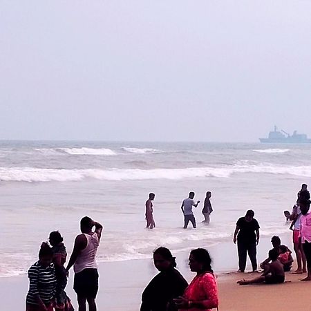 Ln Beach Homestay Puri Bagian luar foto